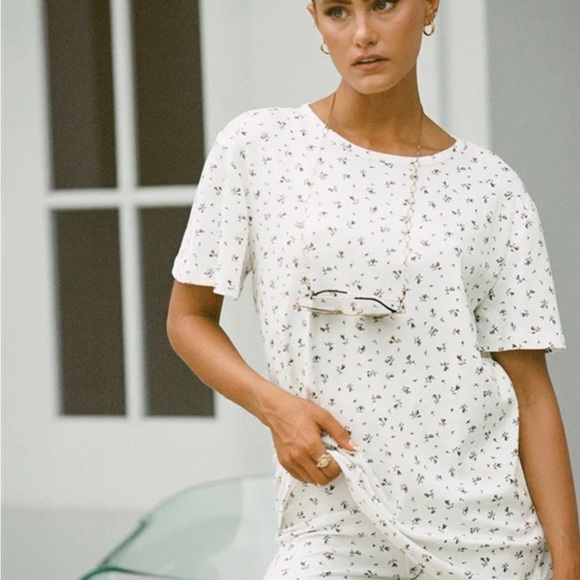 SABO Cotton blend fabric with a ditzy floral print- New no tags - Picture 1 of 6